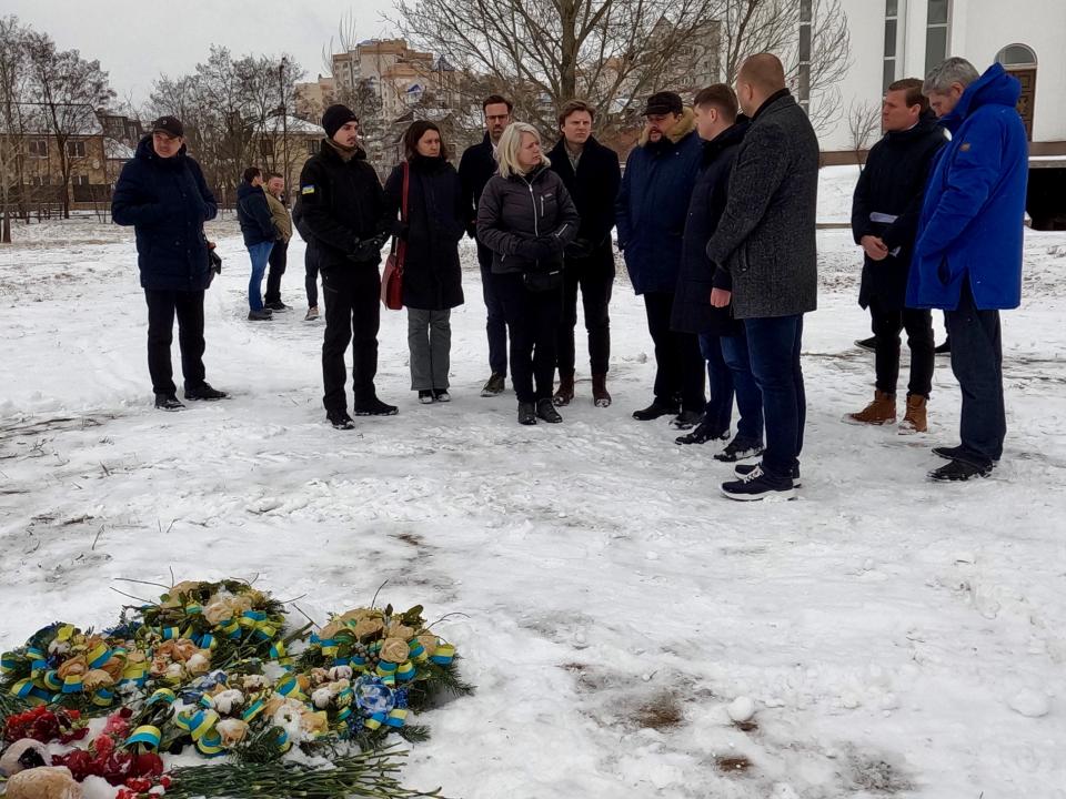 Commissie voor Buitenlandse Zaken bezoekt Boetsja.