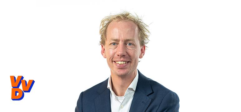 Portretfoto Arend Kisteman met partijlogo VVD