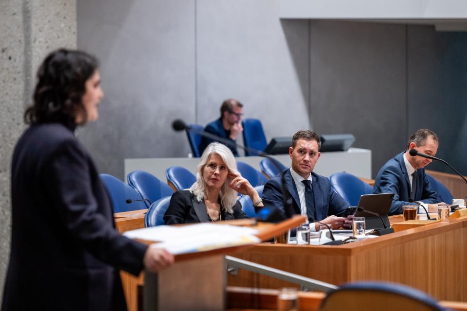 Ministers in Vak K tijdens de behandeling van het Belastingplan 2025. Minister Eelco Heinen van Financien, minister Eddy van Hijum van Sociale Zaken en Werkgelegenheid en minister Mona Keijzer van Volkshuisvesting en Ruimtelijke Ordening 