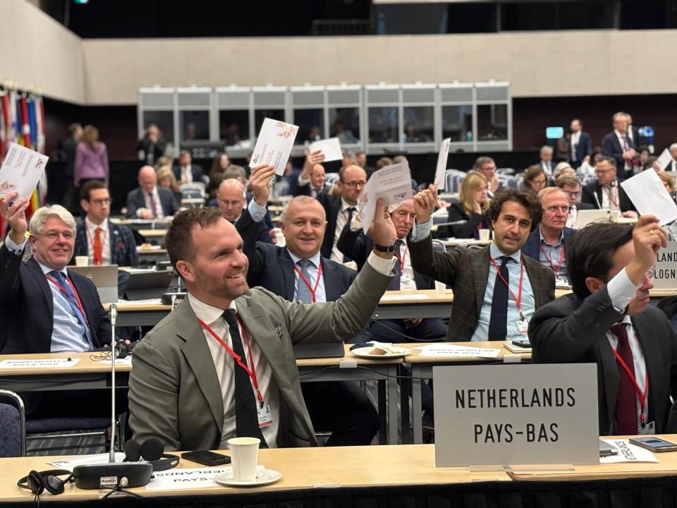 Een deel van de Kamerdelegatie tijdens de stemmingen