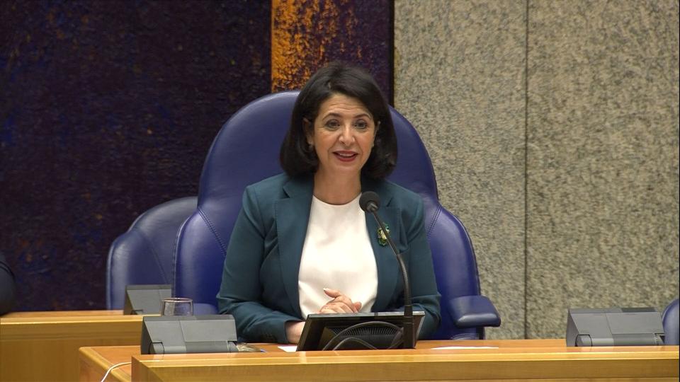 Voorzitter Khadija Arib tijdens de laatste vergadering voor het zomerreces 2019