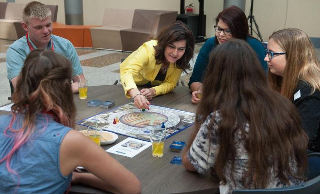 De Voorzitter speelt het Tweede Kamer bordspel