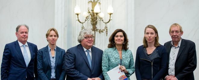 De leden van de tijdelijke commissie ICT