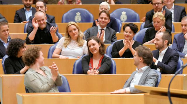 Kamerleden in plenaire zaal