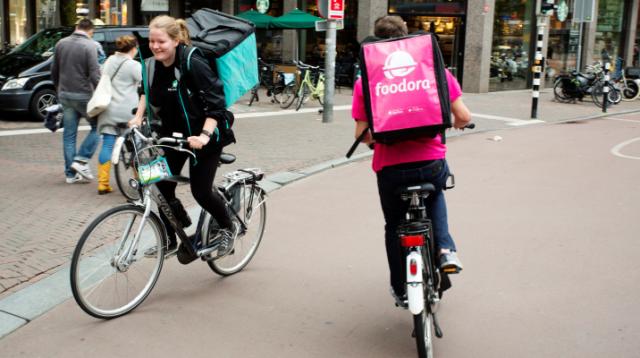 Maaltijdbezorgers op straat